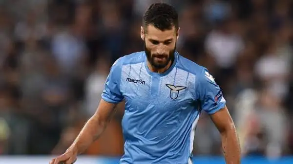 Lazio-Bologna 2-1. Candreva 8. Minaccia costante per la difesa bolognese. Dopo la prova scialba con il Bayer, si scatena con i rossoblu: le reti dei capitolini nascono da sue iniziative.