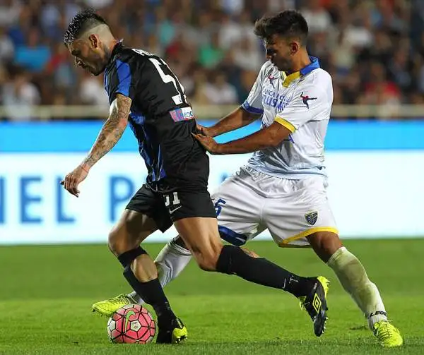 Allo Stadio Azzurri d'Italia i bergamaschi piegano il neopromosso Frosinone con un gol per tempo di Stendardo e di Gomez.