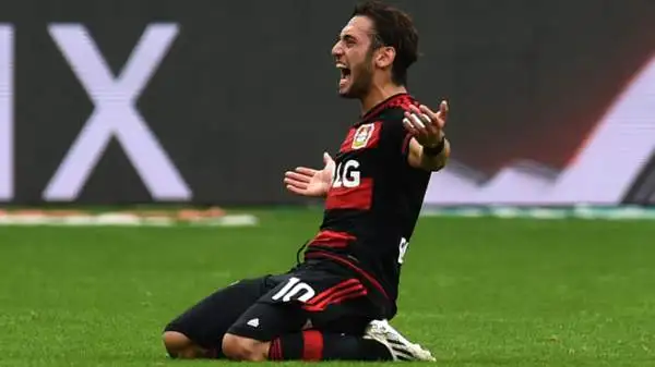 Hakan Calhanoglu, geniale trequartista turco, è senz'altro l'uomo più pericoloso di una squadra ricca di talento.
