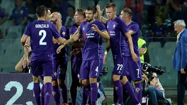 Bernardeschi fa urlare Firenze: i blaugrana perdono per 2-1 al Franchi grazie alla sua doppietta. Catalani in rete con Suarez.