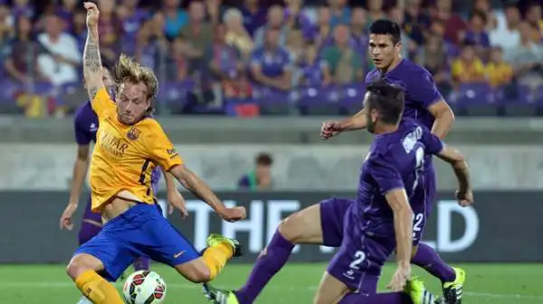 Bernardeschi fa urlare Firenze: i blaugrana perdono per 2-1 al Franchi grazie alla sua doppietta. Catalani in rete con Suarez.