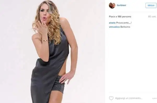 In spiaggia, nei camerini televisivi o negli studi fotografici, la signora Totti sfoggia sempre uno stato di forma perfetto.