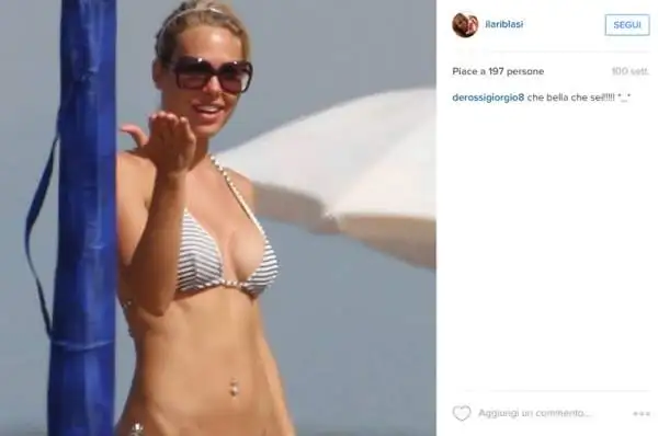 In spiaggia, nei camerini televisivi o negli studi fotografici, la signora Totti sfoggia sempre uno stato di forma perfetto.