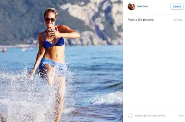 In spiaggia, nei camerini televisivi o negli studi fotografici, la signora Totti sfoggia sempre uno stato di forma perfetto.