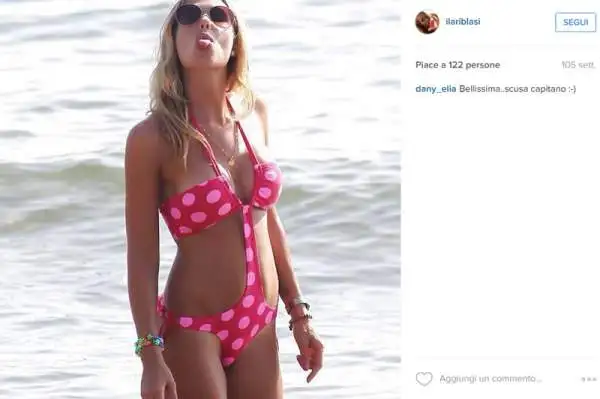 In spiaggia, nei camerini televisivi o negli studi fotografici, la signora Totti sfoggia sempre uno stato di forma perfetto.