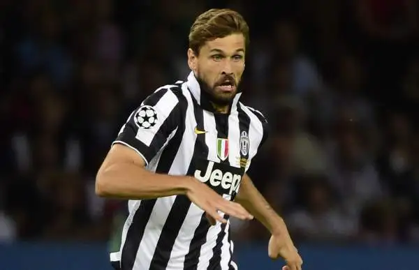 Il Siviglia detentore dell'Europa League è l'altro arduo ostacolo sulla strada dei bianconeri. In attacco ci sarà proprio Fernando Llorente, che ha appena lasciato (gratis) i torinesi.