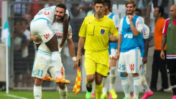 I bianconeri cadono per 2-0 contro la squadra di Bielsa, perdono Khedira per infortunio e restano in 10 per più di un tempo a causa dell'espulsione di Lichtsteiner. In gol Alessandrini e Barrado.