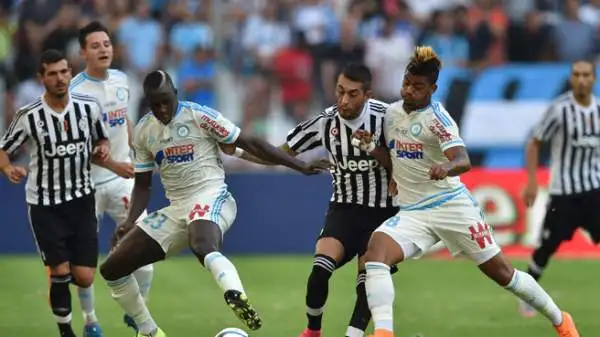 I bianconeri cadono per 2-0 contro la squadra di Bielsa, perdono Khedira per infortunio e restano in 10 per più di un tempo a causa dell'espulsione di Lichtsteiner. In gol Alessandrini e Barrado.