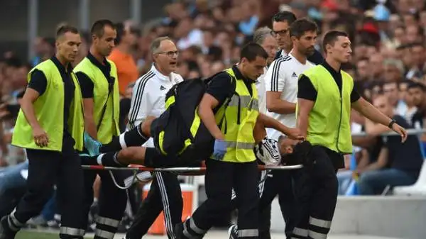 I bianconeri cadono per 2-0 contro la squadra di Bielsa, perdono Khedira per infortunio e restano in 10 per più di un tempo a causa dell'espulsione di Lichtsteiner. In gol Alessandrini e Barrado.