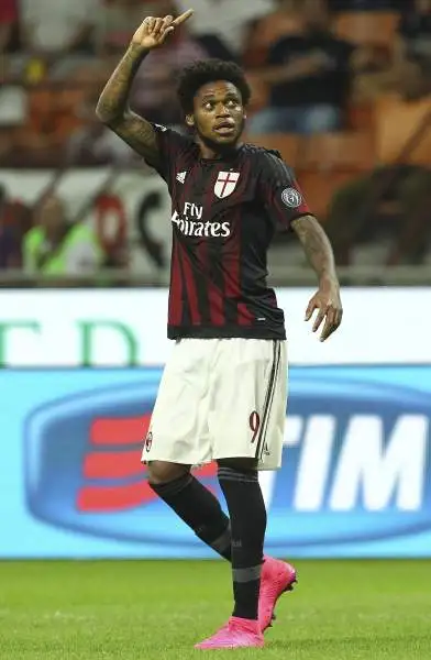 A San Siro il Milan si prende i punti, l'Empoli gli applausi. La squadra di Giampaolo gioca meglio per almeno 60', ma è punita da una palla inattiva, e un errore del proprio portiere.