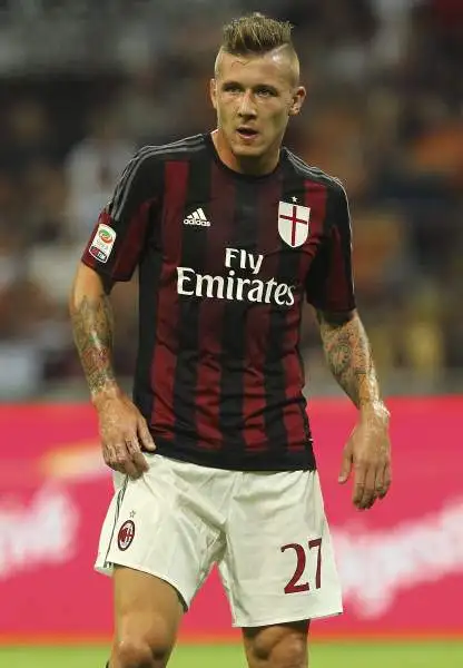 A San Siro il Milan si prende i punti, l'Empoli gli applausi. La squadra di Giampaolo gioca meglio per almeno 60', ma è punita da una palla inattiva, e un errore del proprio portiere.