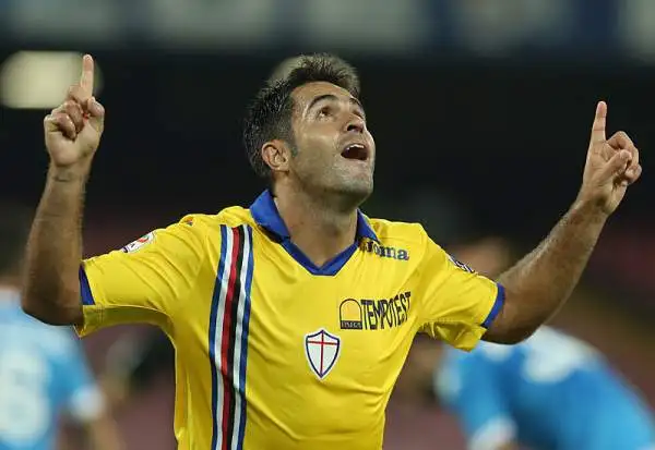 Nuova delusione per il Napoli, bloccato in casa per 2-2 dalla Sampdoria: alla doppietta di Higuain nel primo tempo risponde quella di Eder nella ripresa.