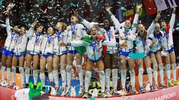 E' da incorniciare la vittoria della Nazionale femminile di pallavolo ai Mondiali Under 18 in Perù. Schiantati in finale gli Usa.