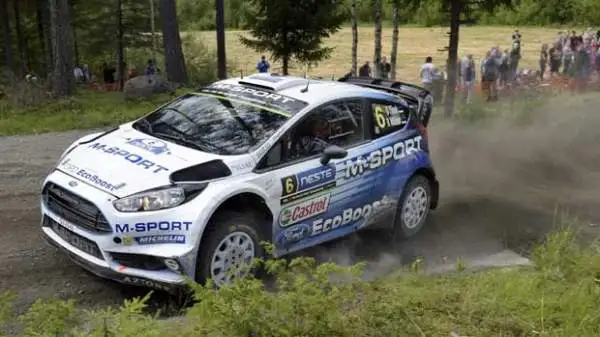 Jari-Matti Latvala della Volkswagen si aggiudica per la seconda volta di fila il Rally corso nel suo Paese natale.