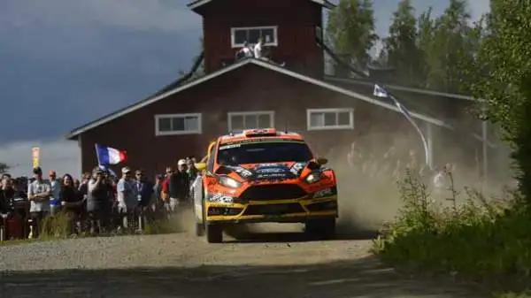 Jari-Matti Latvala della Volkswagen si aggiudica per la seconda volta di fila il Rally corso nel suo Paese natale.