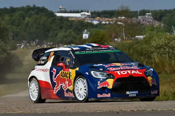 Il campione del mondo Ogier ha confermato la sua superiorità precedendo Jari-Matti Latvala e Andres Mikkelsen: tripletta Volkswagen.