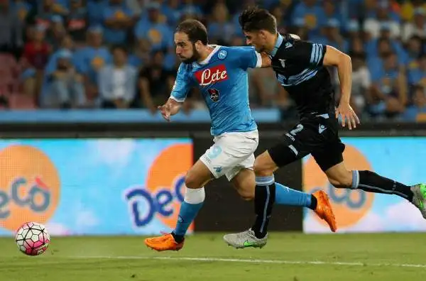 Napoli-Lazio 5-0. Hoedt 4. Tutte le certezze fatte intravedere nelle prime giornate sono state spazzate via dal ciclone Higuain. Il ragazzo si farà.