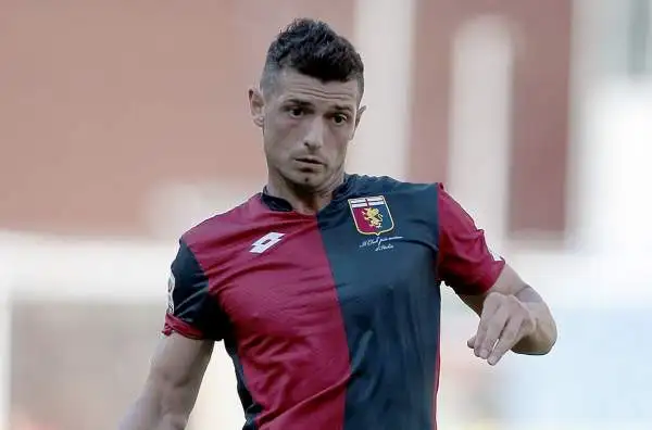 Genoa-Milan 1-0. Dzemaili 7. Recupera tanti palloni, partecipa alle azioni offensive del Grifone. Decide il match su punizione.