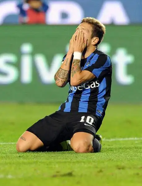 Moisander alla Fantozzi, l'Atalanta ringrazia. La Dea supera per 2-1 la Samp grazie all'autogol del centrale doriano e alla rete di Denis.