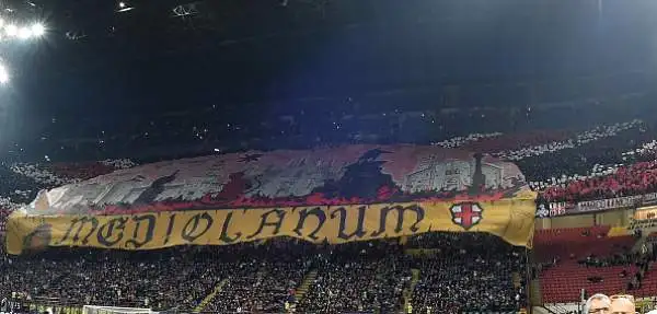 Le più belle coreografie dei passati derby tra Inter e Milan.