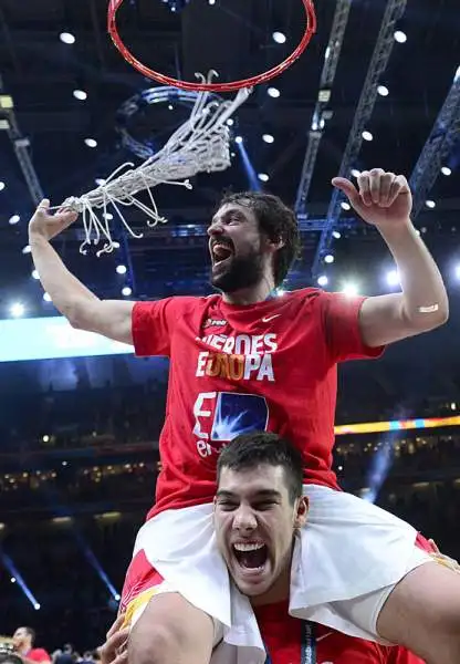 Con Gasol, Llull e una difesa micidiale vittoria netta per la squdra di Sergio Scariolo che al ritorno in panchina ha suggellato un fantastico tris.