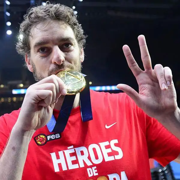 Con Gasol, Llull e una difesa micidiale vittoria netta per la squdra di Sergio Scariolo che al ritorno in panchina ha suggellato un fantastico tris.