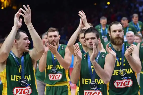 Con Gasol, Llull e una difesa micidiale vittoria netta per la squdra di Sergio Scariolo che al ritorno in panchina ha suggellato un fantastico tris.