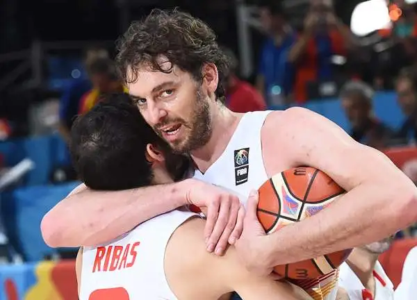 Con Gasol, Llull e una difesa micidiale vittoria netta per la squdra di Sergio Scariolo che al ritorno in panchina ha suggellato un fantastico tris.