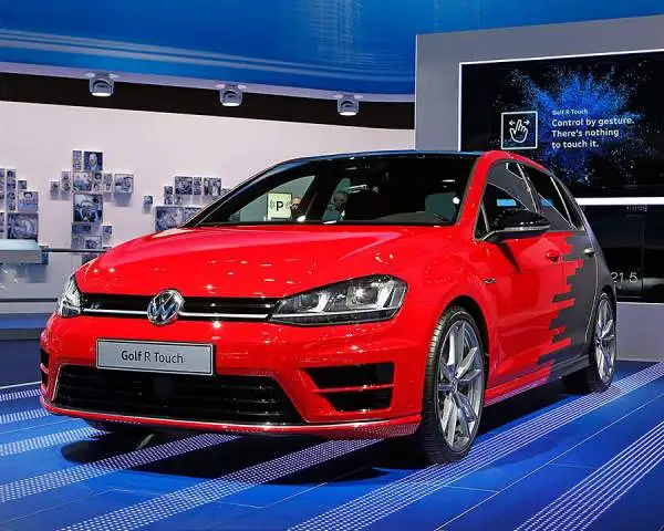 Allo IAA 2015 (Internationale Automobil-Ausstellung) 1.103 espositori provenienti da 39 Paesi del mondo, 920mila visitatori e 210 debutti mondiali, tra cui quello della nuova Volkswagen Tiguan.