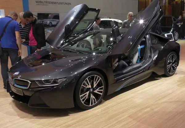 Allo IAA 2015 (Internationale Automobil-Ausstellung) 1.103 espositori provenienti da 39 Paesi del mondo, 920mila visitatori e 210 debutti mondiali, tra cui quello della nuova Volkswagen TIguan.