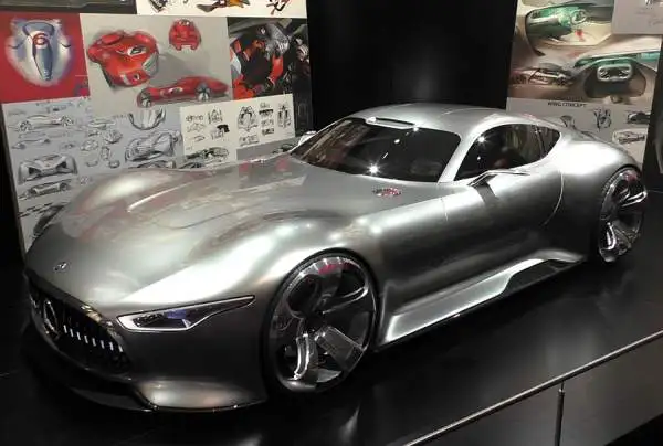 Allo IAA 2015 (Internationale Automobil-Ausstellung) 1.103 espositori provenienti da 39 Paesi del mondo, 920mila visitatori e 210 debutti mondiali, tra cui quello della nuova Volkswagen Tiguan.