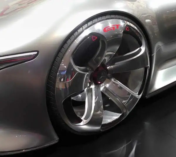 Allo IAA 2015 (Internationale Automobil-Ausstellung) 1.103 espositori provenienti da 39 Paesi del mondo, 920mila visitatori e 210 debutti mondiali, tra cui quello della nuova Volkswagen Tiguan.
