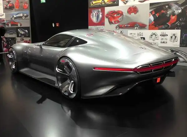 Allo IAA 2015 (Internationale Automobil-Ausstellung) 1.103 espositori provenienti da 39 Paesi del mondo, 920mila visitatori e 210 debutti mondiali, tra cui quello della nuova Volkswagen Tiguan.