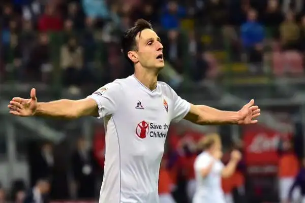 La Fiorentina demolisce l'Inter. I viola passeggiano al 'Meazza' e raggiungono in vetta i nerazzurri.