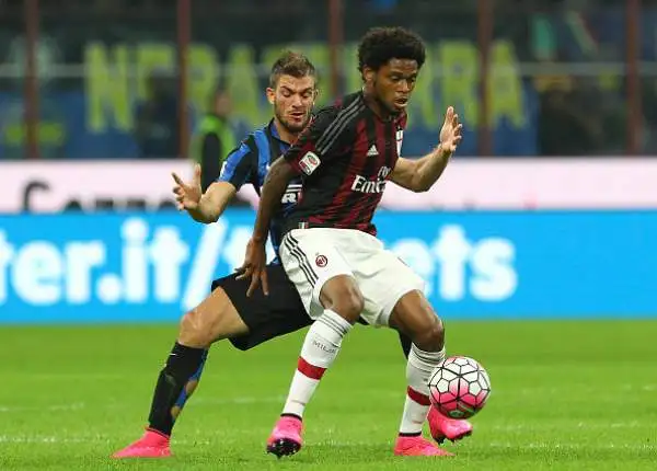 Guarin uomo derby, Inter al comando. I nerazzurri battono il Milan per 1-0 con una rete del colombiano. Palo di Balotelli.