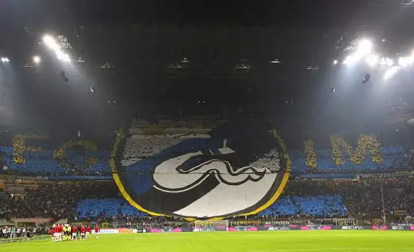 Guarin uomo derby, Inter al comando. I nerazzurri battono il Milan per 1-0 con una rete del colombiano. Palo di Balotelli.