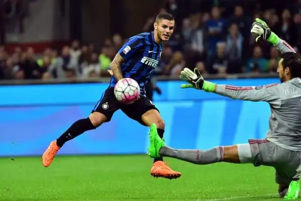 Guarin uomo derby, Inter al comando. I nerazzurri battono il Milan per 1-0 con una rete del colombiano. Palo di Balotelli.
