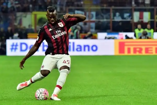 Guarin uomo derby, Inter al comando. I nerazzurri battono il Milan per 1-0 con una rete del colombiano. Palo di Balotelli.