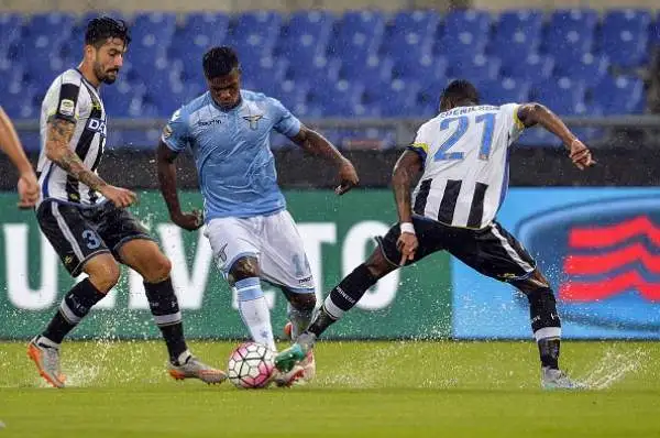 Matri scatenato all'esordio: Udinese ko. La Lazio supera per 2-0 i friulani.