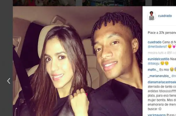Juan Cuadrado, tornato in Italia dopo la deludente esperienza inglese, può consolarsi con la Juve e con la fidanzata Melissa Botero.