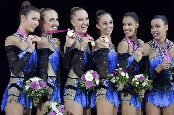 Oro per l'Italia ai Mondiali di ginnastica ritmica in Germania. A trionfare nella specialità dei 5 nastri sono Marta Pagnini, Sofia Lodi, Alessia Maurelli, Camilla Patriarca, Andrea Stefanescu.