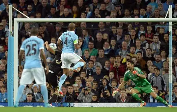 Kompany 5,5. Si va furbescamente a prendere l'autogol di Chiellini con una spinta non vista ma soprattutto si perde Mandzukic in occasione dell'1-1.