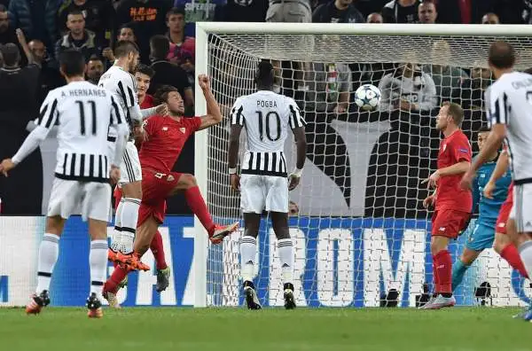 Andreolli 5. Si fa sovrastare da Morata in occasione del vantaggio bianconero. Spesso in affanno.