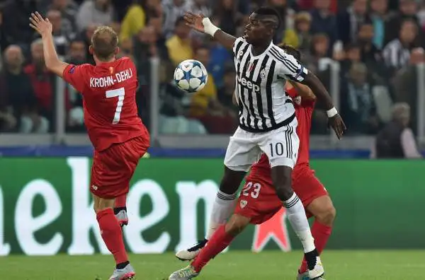 Pogba 6. Allegri lo sposta a sinistra e gli toglie responsabilità ma anche centralità nel gioco. Si fa vedere per qualche lancio.