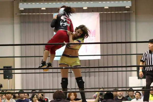 Continua l'avventura della lodigiana Adele Bernocchi, la lottatrice della ICW Italian Championship Wrestling che sta conquistando i ring del Giappone.