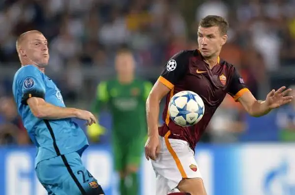 Dzeko 6. Partita di sacrificio: spesso isolato, lotta con l'intera difesa catalana. Sponde preziose e lavoro sporco che Garcia avrà apprezzato.