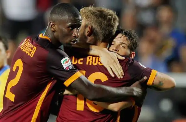 Florenzi 7. Il suo capolavoro dai 55 metri resterà nella storia della competizione. Dopo Totti e De Rossi, è lui il leader carismatico della Roma.