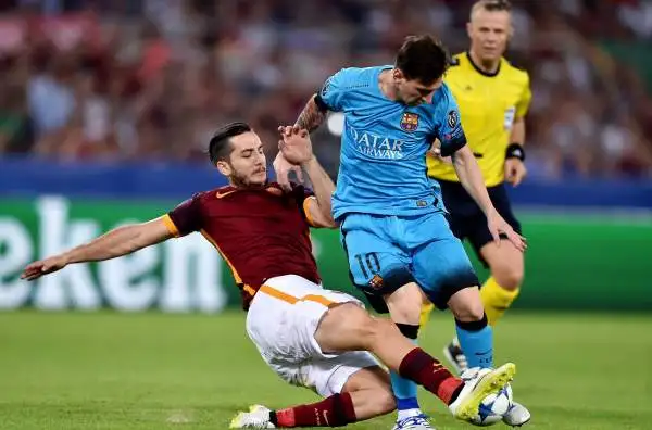 Manolas 7. L'unica sbavatura su Suarez, tra l'altro in fuorigioco, poi mette il bavaglio sia al Pistolero che a Neymar, evitando almeno un paio di gol.