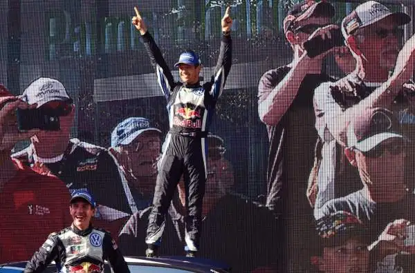 Ogier e la Volkswagen Campioni del Mondo WRC. Il pilota francese trionfa anche in Australia e conquista il terzo titolo consecutivo.