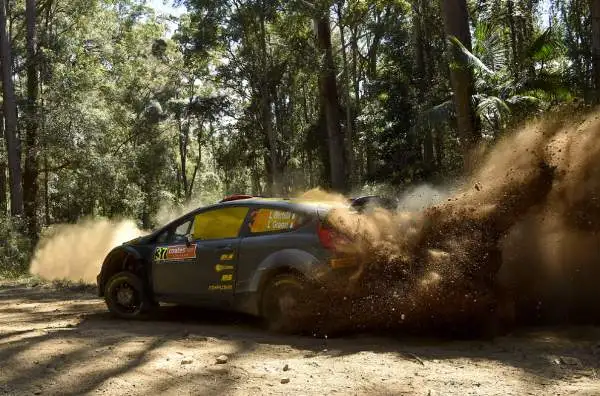 Ogier e la Volkswagen Campioni del Mondo WRC. Il pilota francese trionfa anche in Australia e conquista il terzo titolo consecutivo.